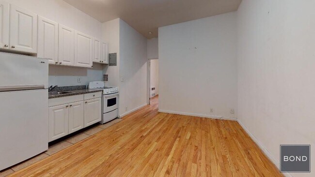 Building Photo - 330 E 93rd St