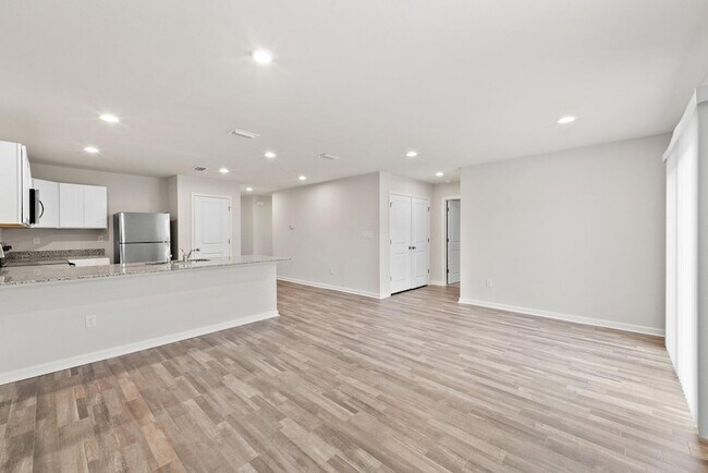 Building Photo - 630 Whispering Creek Ave