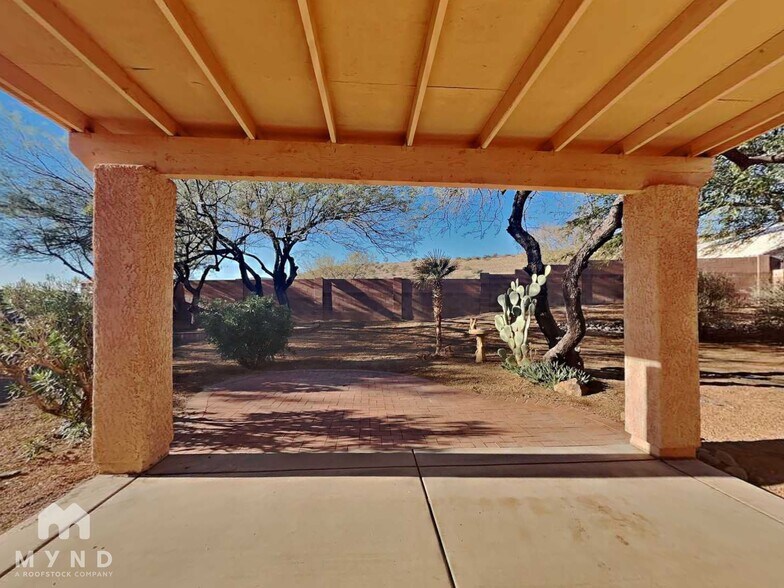 Building Photo - 1679 W Camino Acierto