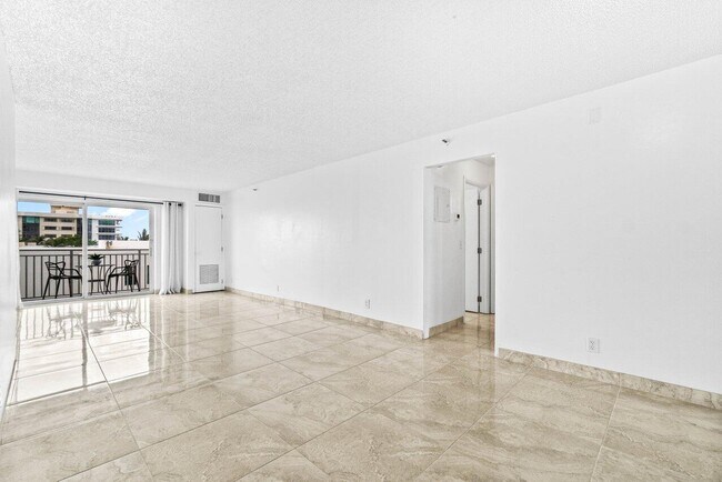 Building Photo - 4511 S Ocean Blvd