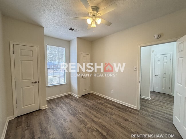 Building Photo - 2512 Courtney Dr