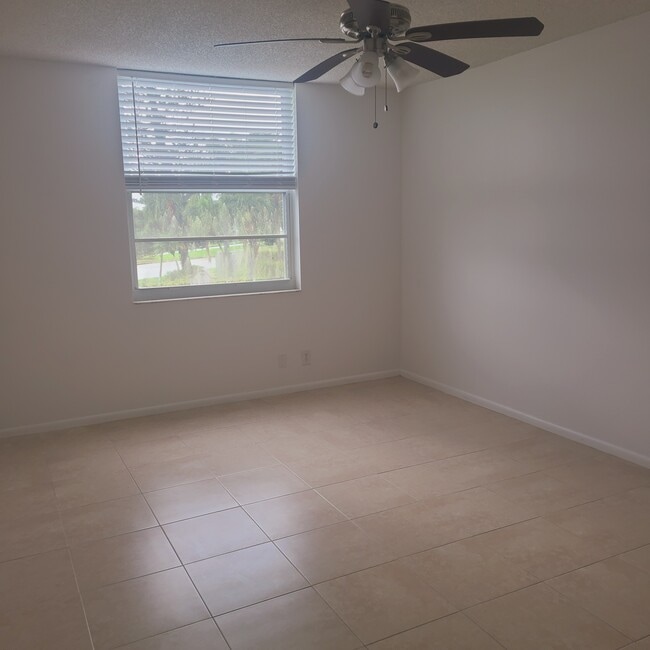 Building Photo - 7875 Margate Blvd