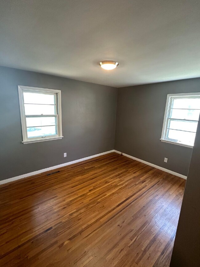 Building Photo - 3 Bedroom | 2 Bathroom Single-Family Home ...