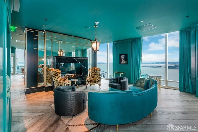 Building Photo - 425 1st St