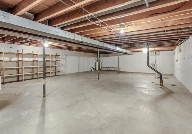 Building Photo - 2212 Rose Dr