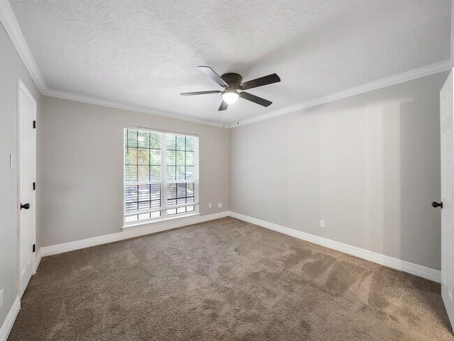 Building Photo - 6402 Del Monte Dr