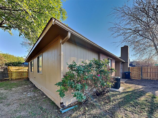 Building Photo - Captivating Single Family Home | 3 BR/2BA | 1-Car Covered Parking | Gated backyard