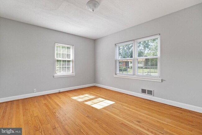 Building Photo - 5601 Dawes Ave