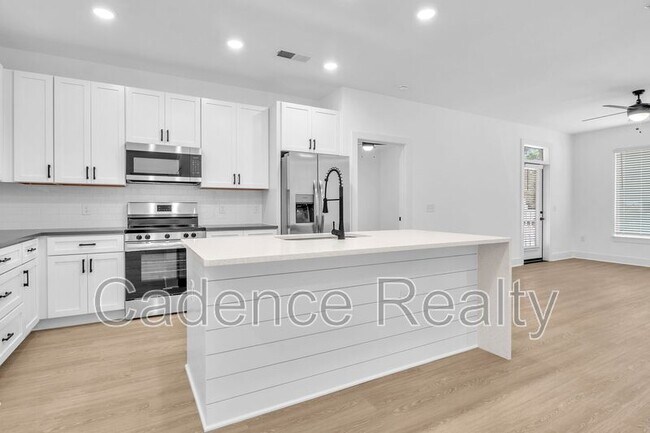 Building Photo - 614 S Kerr Ave