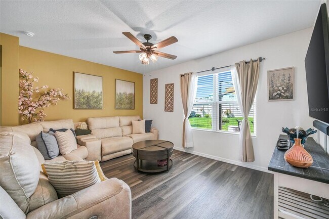 Building Photo - 5457 Hayloft Dr