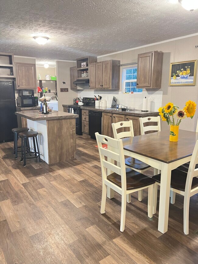 Building Photo - 2634 Cedar Creek Rd