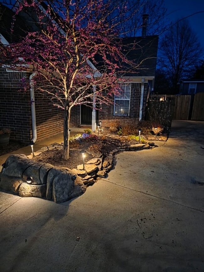 Building Photo - Renovated 2 Bedroom 2 Bath Home for Rent!