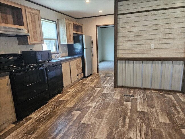 Building Photo - 112 Bosque