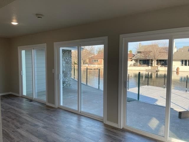 Building Photo - 3642 Lakeshore Dr
