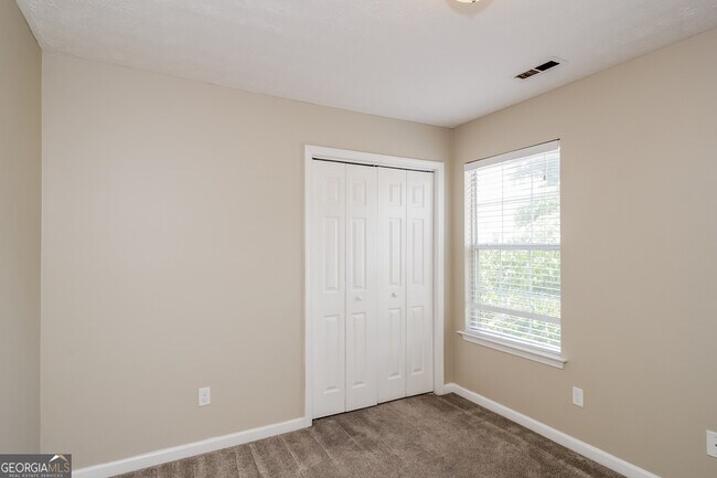 Building Photo - 8479 Glendevon Ct