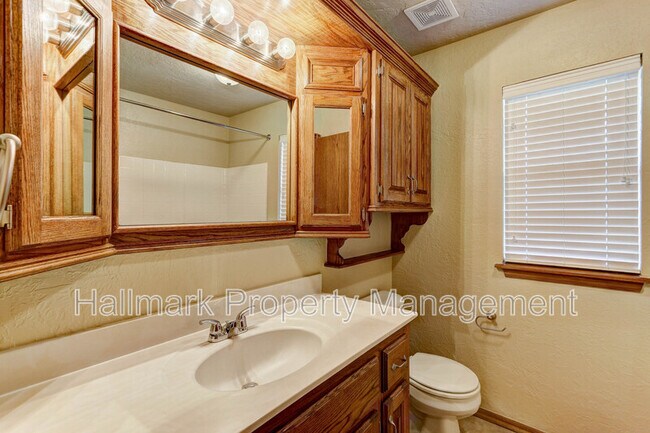 Building Photo - 500 Loyd Ln