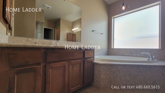 Building Photo - 1708 W Dusty Wren Dr