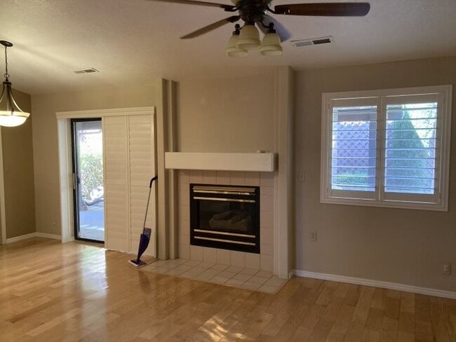 Building Photo - 525 Ridgeview Dr