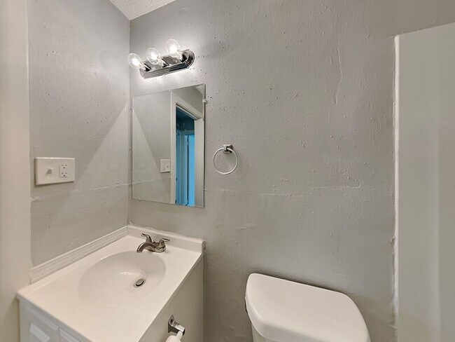 Building Photo - 4720 Kilpatrick Ave