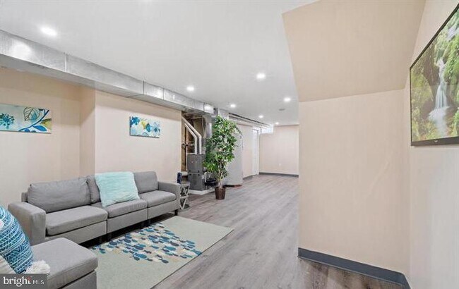 Building Photo - 1112 E Moyamensing Ave