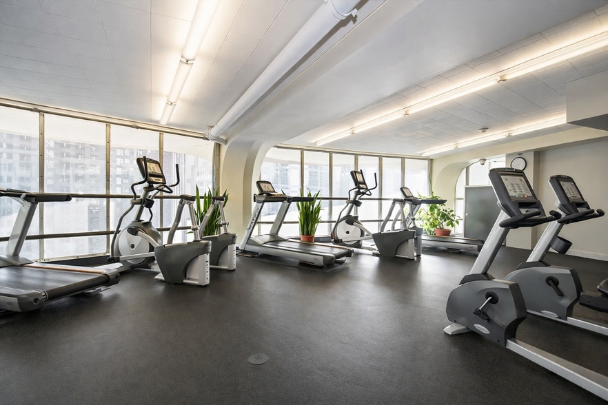 Building Photo - 300 N State St