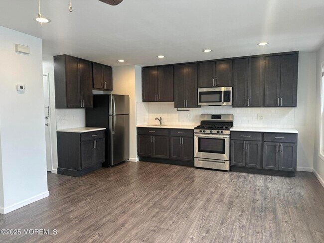 Building Photo - 407 3rd Ave