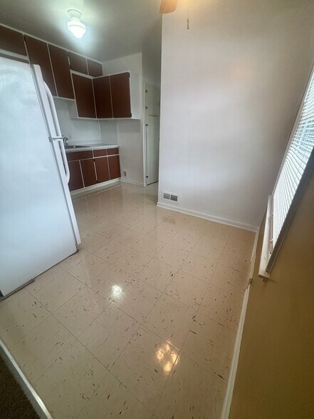 Building Photo - 142 N Riverview Dr