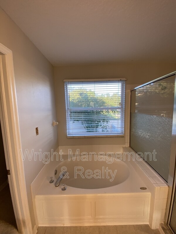 Building Photo - 1231 Brooke View Dr