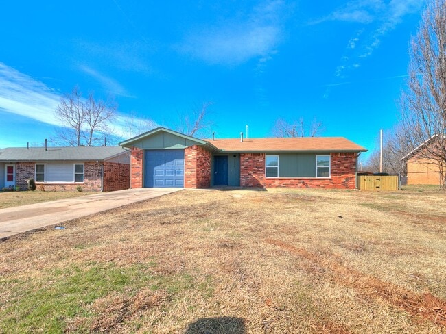 Building Photo - 4 bedroom 2 bath home in Tecumseh!