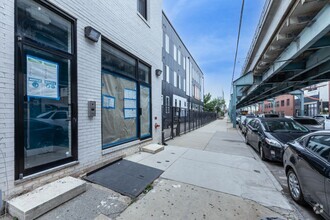 Building Photo - 2006 N Front St