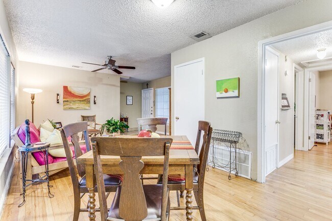 Building Photo - 2-BEDROOM DUPLEX IN WILSHIRE TERRACE