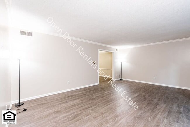 Building Photo - 9324 Saratoga Rd