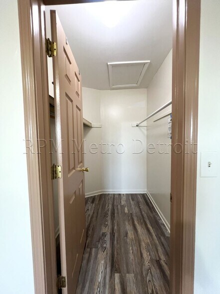 Building Photo - 4048 Heatherwood Ct