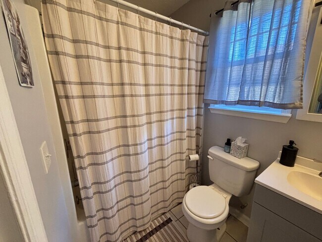 Building Photo - FOR RENT