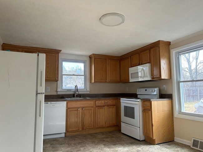 Building Photo - 12-14 Chapel