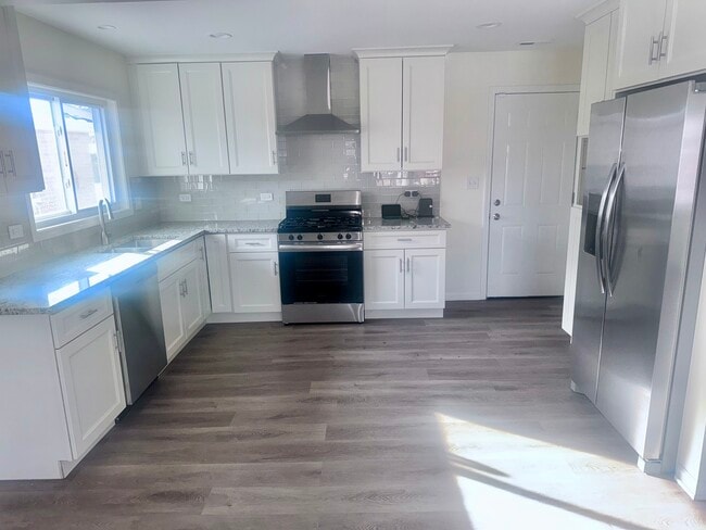 Building Photo - 15119 Meadow Ln