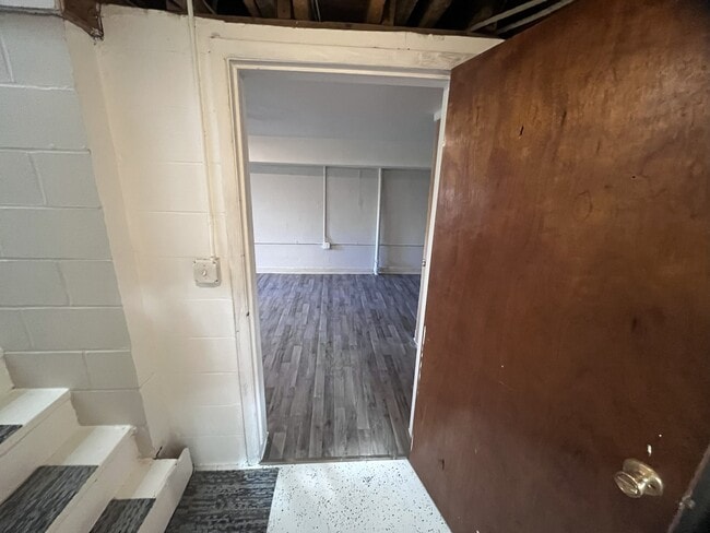 Building Photo - 724 Silver St