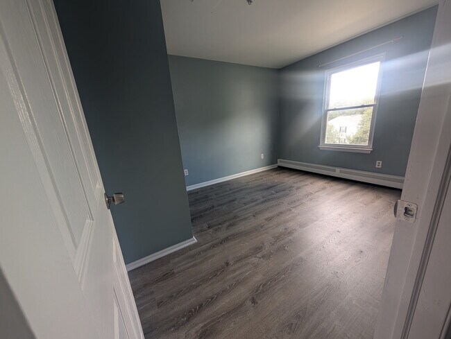 2nd Bedroom 1/2 - 2 Marc Ct