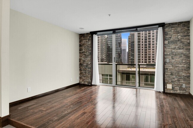 Building Photo - 0bd/1ba Bellevue Condo