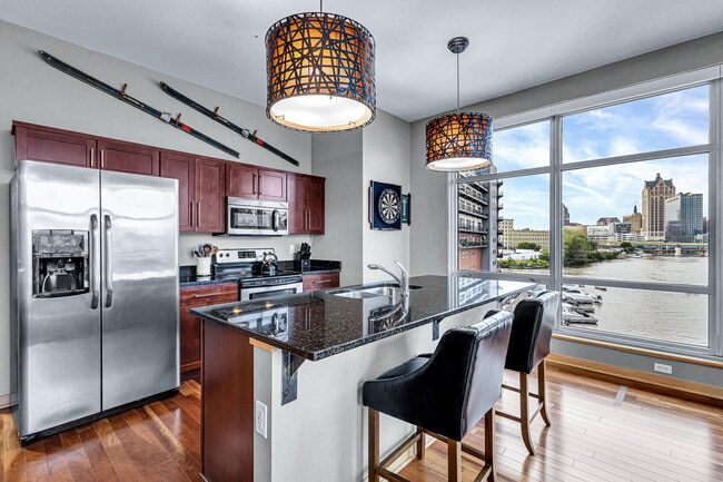 Building Photo - 106 W Seeboth St