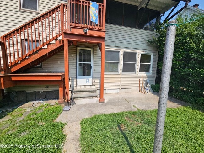 Building Photo - 1042 Taylor Ave