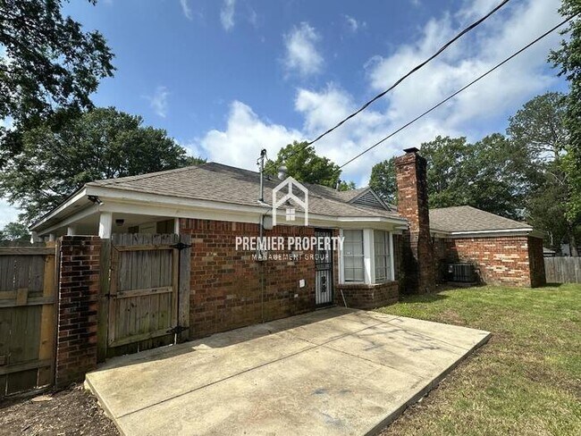 Building Photo - 5288 Oak Meadow Ave