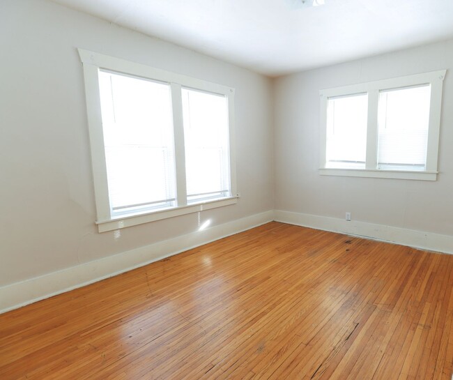 Building Photo - Cozy 2 Bed, 1 Bath!