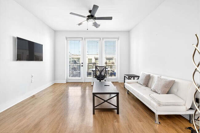 Building Photo - 1116 Gramercy Ln