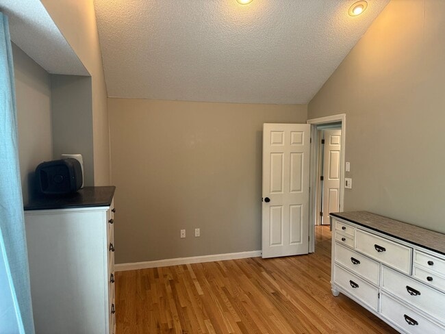 Building Photo - Modern 3 Bedroom Single Family - Available...
