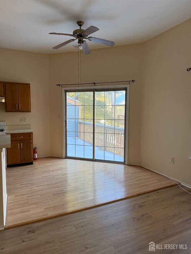 Building Photo - 5083 Beech Ct