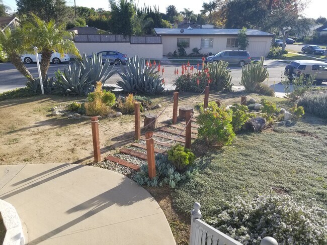 Building Photo - 333 W 33rd St