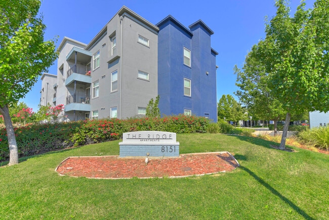 Building Photo - The Ridge Apartments