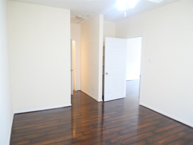 Building Photo - 6289 Wilcrest Dr