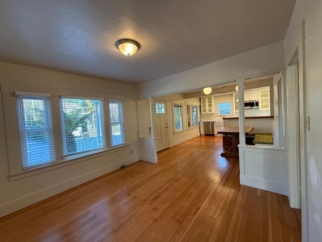 Building Photo - 323 Mountain View Ave